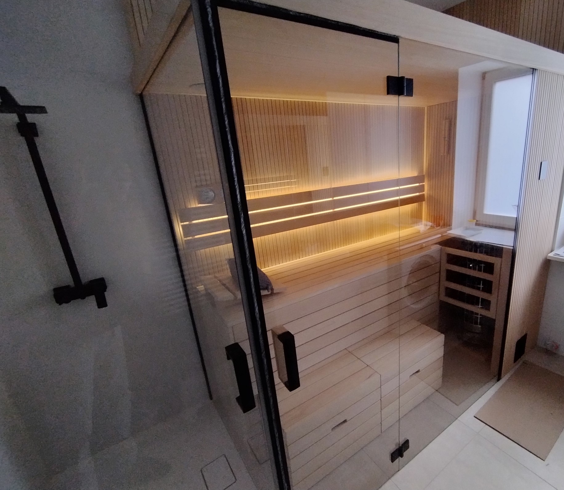 Sauna łazienkowa z kabiną prysznicową